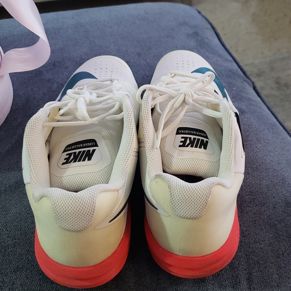 nike tennis sneakers